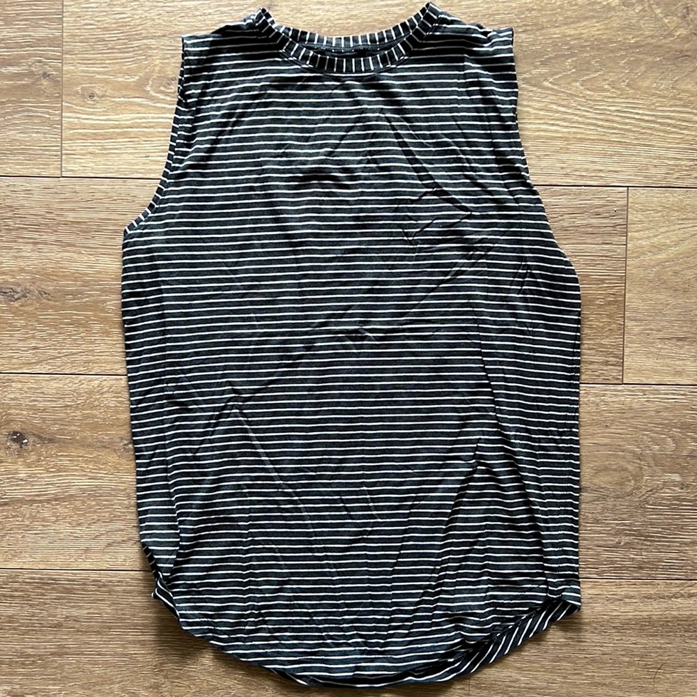 Lululemon flowy muscle tank